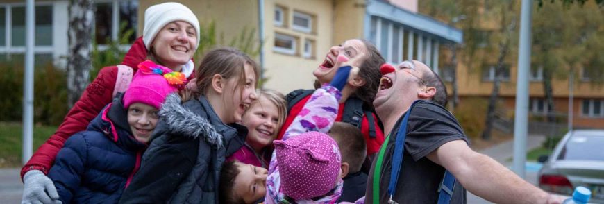 Ukrainian Refugees Laugh with Gusto at Clown Shows in Poland